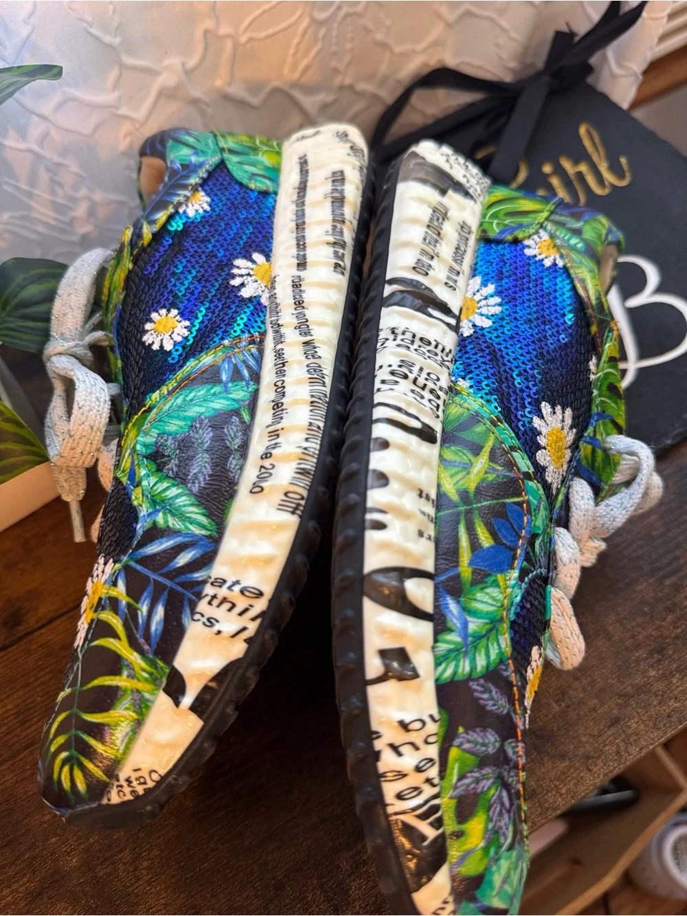 L'ATISTE Green Floral Daisy Slip-On Sneakers